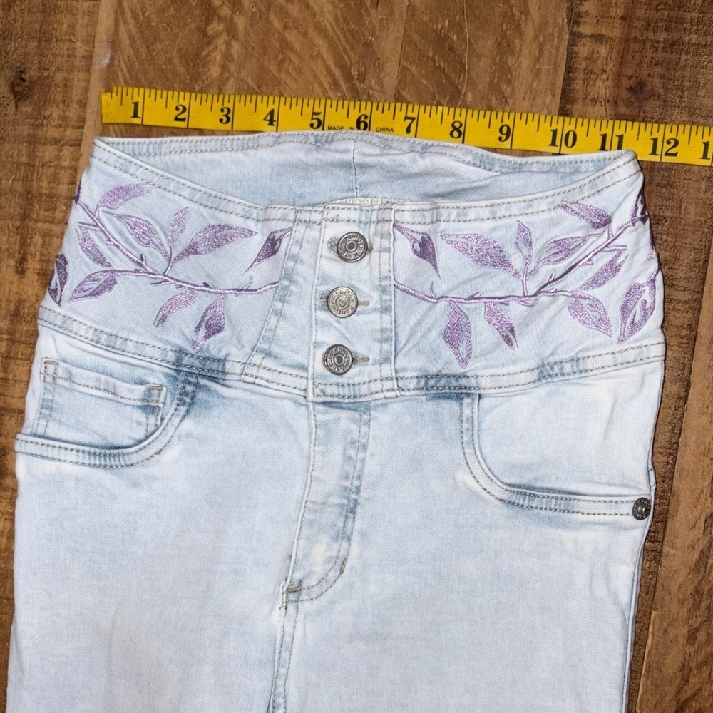 KanCan Embroidered Waist Skinny Jeans
